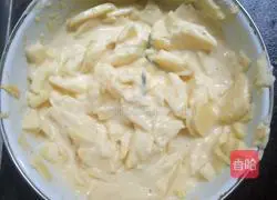 Illustration of how to make golden duck egg and potato pancakes 4