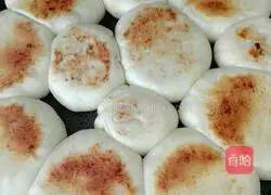 Illustration of how to make brown sugar and red date dough cakes 8