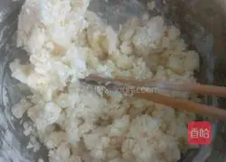 Illustration of how to make hot noodles with scallion pancakes 1