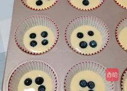 Illustration of how to make blueberry muffin cake 11