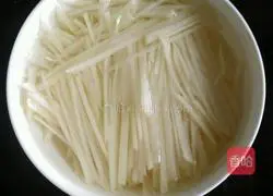 Potato shredded oatmeal egg cake Illustration of how to make a roll 2