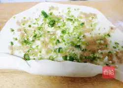 Illustration of how to make scallion pancakes with oil residue 9