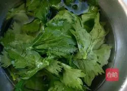 Celery Leaf Shrimp Cake Recipe Illustration 1