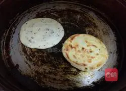 Illustration of how to make green onion hand cakes 17