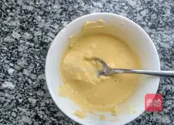 Illustration of how to make egg yolk pancakes 2