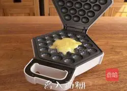 Illustration of how to make egg waffles 6