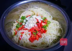 Illustration of how to make potato pancakes 3