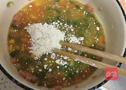 Illustration of how to make double omelette egg roll 5