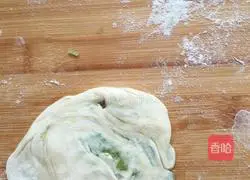 Illustration of how to make green onion cake 6