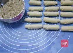 Illustration of how to make crispy wife cake 4