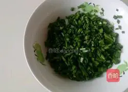 Illustration of how to make chive egg pancake 1
