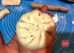 Illustration of how to make fresh meat and vegetable pie 6