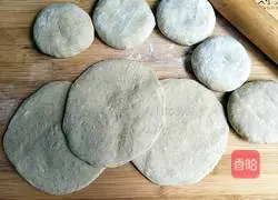 Illustration of how to make buckwheat brown sugar dough cakes 8