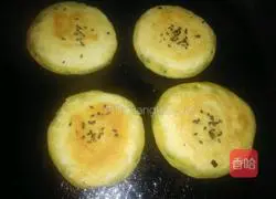 Illustration of how to make green onion cake 20