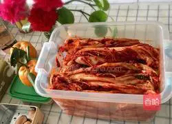 Illustration of how to make spicy cabbage pancakes🥞1