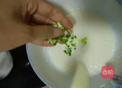 Illustration of how to make scallion pancake 4