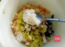 Illustration of how to make fruit sushi rice balls 5