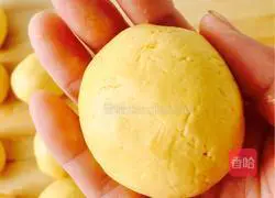 Illustration of how to make sesame pumpkin cake with bean paste filling (electric baking pan version) 12