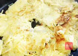 Illustration of how to make pan-fried potato pancakes 9