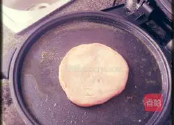 Illustration of how to make filet patties 4