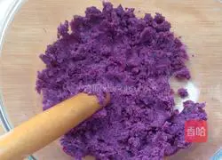 Illustration of how to make purple sweet potato cakes 1