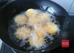 Illustration of how to make fried pumpkin cake 15