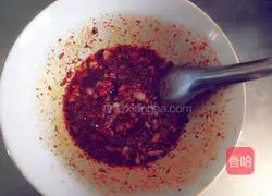 Illustration of making garlic sauce purslane cake 13