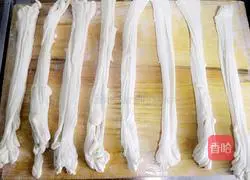 Illustration of how to make silk-wrapped hand-torn cakes 17