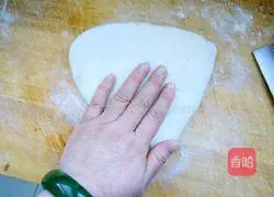 Illustration of how to make layers of fragrant mutton patties 16