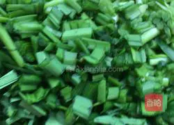 Illustration of how to make chive egg pancake 2