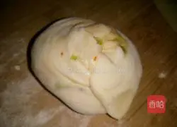 Illustration of how to make scallion pancakes 11