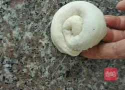 Illustration of how to make salt and pepper scallion pancake 16