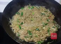 Illustration of how to make crispy radish cake 8