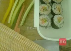 Illustration of how to roll your own sushi 2