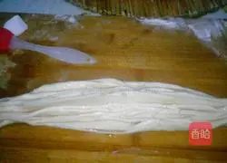 Illustration of how to make hand-torn biscuits 9