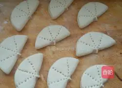 Minced pork and cowpea lotus leaf cake.Recipe illustration 6