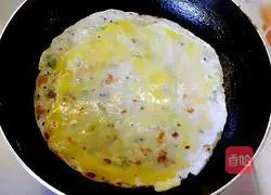 Quick Breakfast---Illustration of How to Make Egg Wraps 4