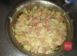 Illustration of how to make pork and cabbage pie 6