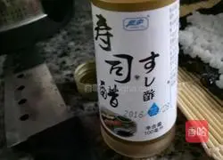 Illustration of how to make meat floss sushi 2