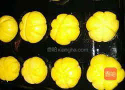 Illustration of how to make pumpkin cake 3