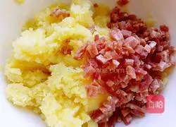 Illustration of how to make bacon potato pancakes 5