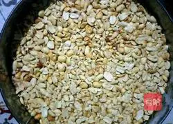 Illustration of how to make peanut cake 6