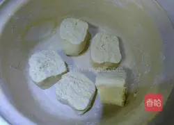 Illustration of how to make golden cake 4