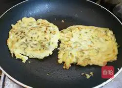 Illustration of how to make fried sophora flower cake 9