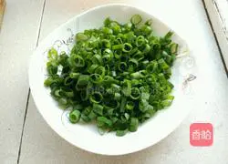 Illustration of how to make green onion cake 3