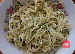 Illustration of how to make egg and potato pancakes 9