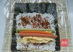 Illustrations of making homemade sushi 7