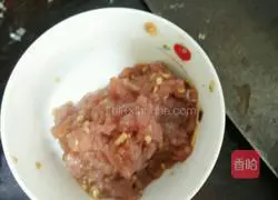 Illustration of how to make potato pancakes 3