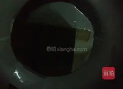 Illustration of how to make folk egg pancakes 4