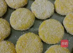 Illustration of how to make shredded coconut pumpkin cake 3